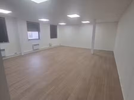 a louer 2 bureaux surface 70 m2 loyer 550 hc
