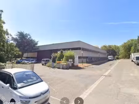 bureau 4 725 m²
