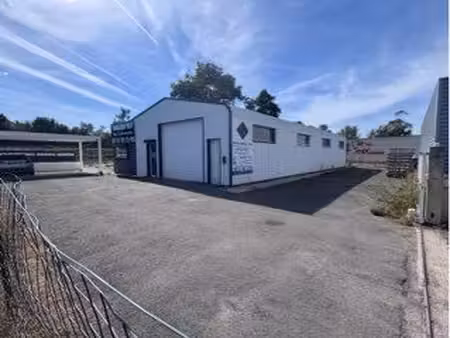 à louer – local professionnel 204 m² + 2 469 m² de terrain