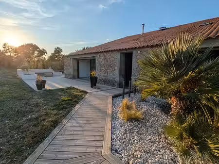 ancienne grange rénovée - 212 m2 - 1900 m2 de terrain