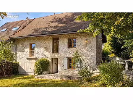 maison 5 pièces 219 m²