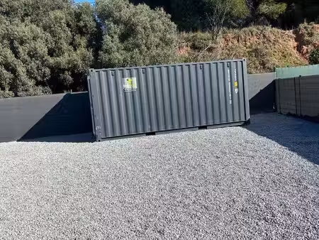 terrain à louer avec container