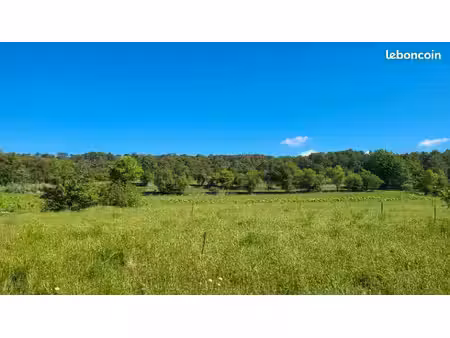 terrain 670 m² carces