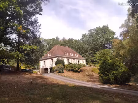rare  isle  maison bourgeoise sur 2 hectares de terrain calme et arbore