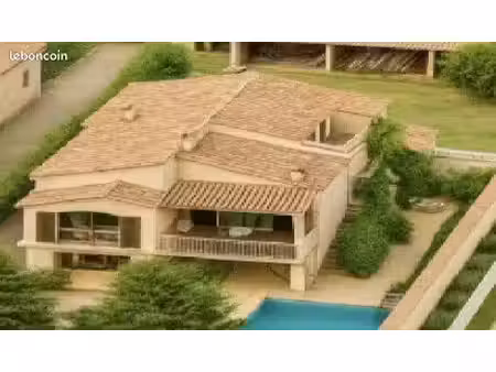 maison sur etage avec jardin et piscine