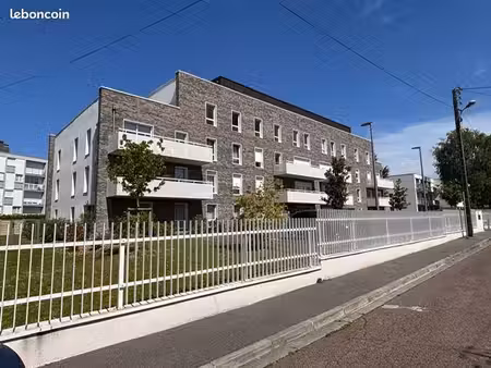 location t4 - place colbert de 74 m² avec jardin privatif de 50 m²