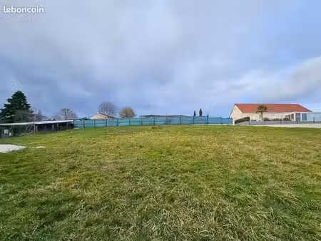 terrain 1 251 m² charmeil
