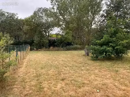 terrain 600 m² savenes