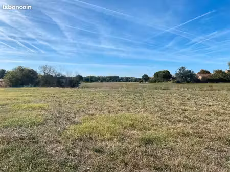 terrain 650 m² saint etienne de tulmont