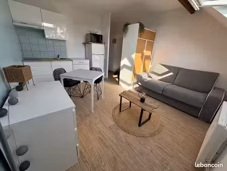 studio meublé 20 m² – 5 min à pied de la gare – parking & cave