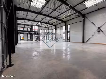 local d'activité 956 m²