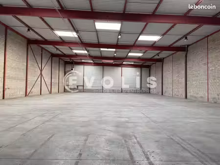 local logistique 1 835 m²