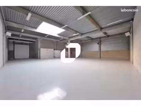 local d'activité 771 m²