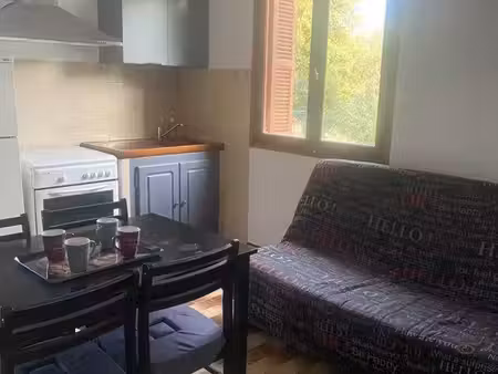 t2 a louer à l année en bas de villa