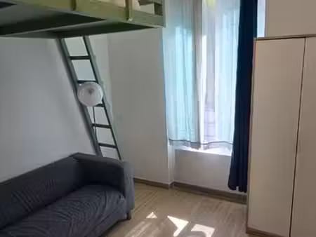 local professionnel au pied du métro charenton-école