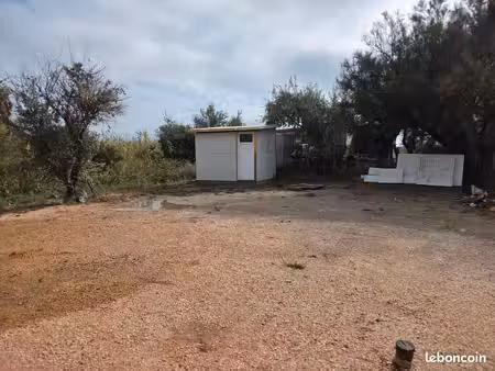 terrain de loisir avec eau de ville