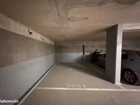 parking 17 m² – la varenne – résidence récente sécurisée