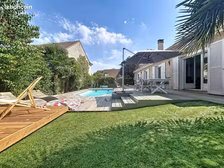 maison 5 chambres  garage double cave et piscine 225m² au sol et 159 1m² habitable