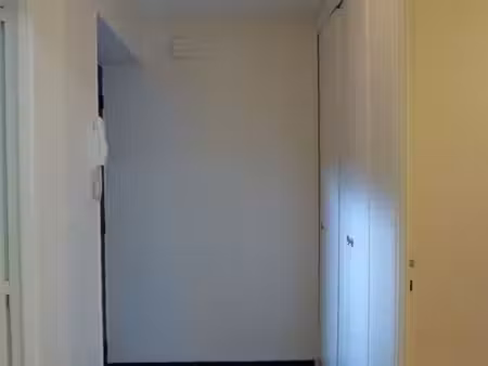 loue t2 centre ville 1er étage après travaux