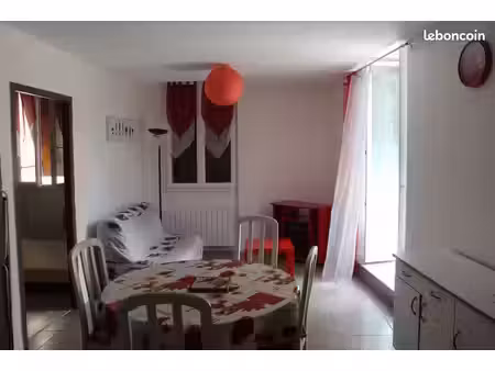charmant t2 meublé avec balcon en plein cœur du village