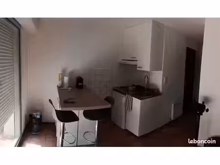 particulier loue studio/t1 de 19 m² avec terrasse de 20 m² à sanary  quartier portissol