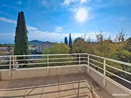 appartement t2 38m² - dernier étage & terrasse - parking  ascenseur - dpe b