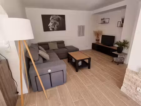 loue bas de villa 2 chambres de septembre à juin maxi ou location au mois hors période est
