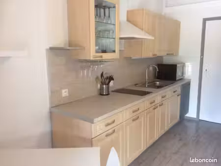 petite villa privé piscine et tennis
