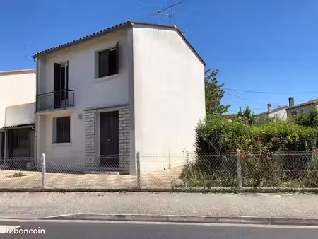 maison divisée en deux studios rénovés avec garage – idéal investisseur