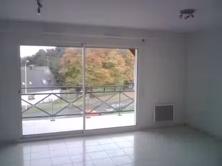 hennebont - t3 de 65m² avec parking et garage