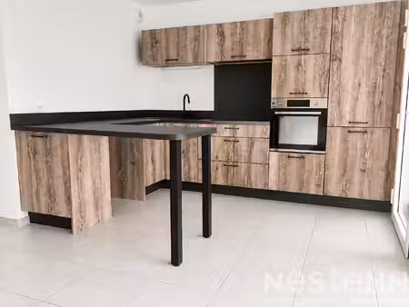 appartement 2 pièces neuf à louer à la londe-les-maures avec grande terrasse et parking