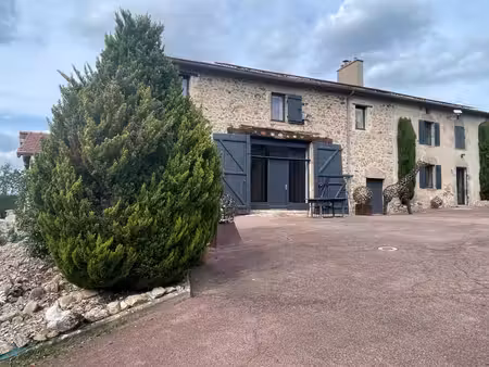 corps de ferme rénové de 320 m2 habitables avec dépendances et terrain