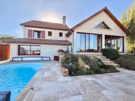maison avec sous-sol - 3 chambres et 2 bureaux - terrain 730 m² avec piscine