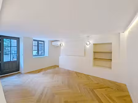 maison de ville entièrement rénovée au cœur du vieux bourg de taluyers