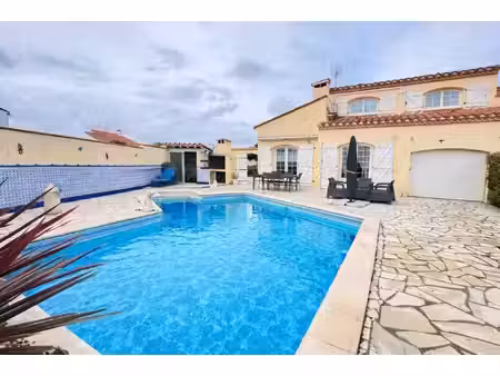 villa 3 faces de 122 m² avec piscine
