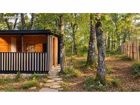 terrain avec 2 chalets indépendants et une tiny house