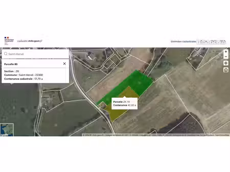 terrain agricole avec ruisseau