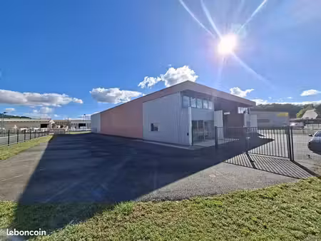 local commercial 900 m² boulazac isle manoire