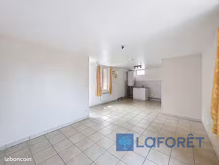 studio 1 pièce 27 m²