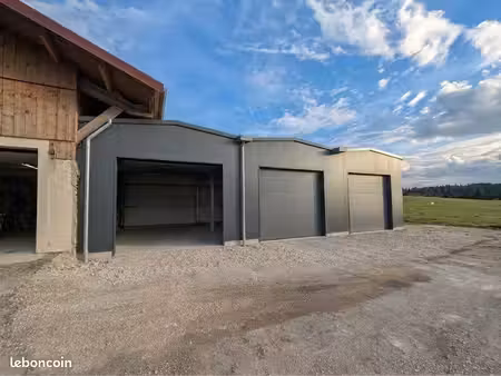 box / local / bâtiment