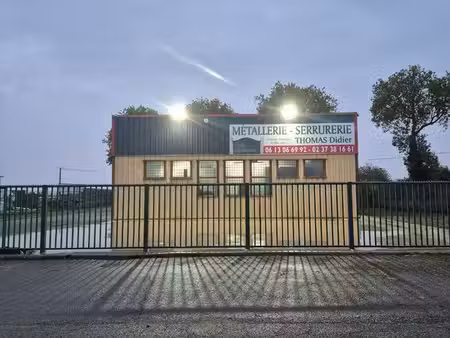 entrepôt / local d'activité 246 m² terrain clos 2000 m² - axe n12