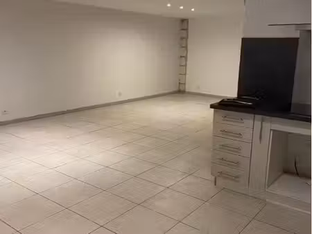 maison familiale 4 chambres avec terrain clos de 1 000 m² à vallabrègues