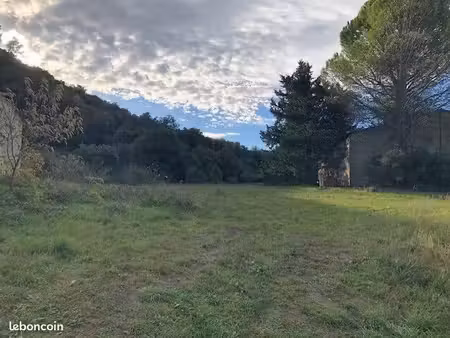 terrain à bâtir de 460 m² à rochefort-du-gard (30)