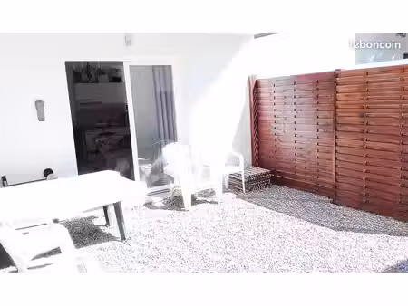 studio meublé 24 m² – 650 tout compris – terrasse 20 m² avec salon de jardin– parking priv