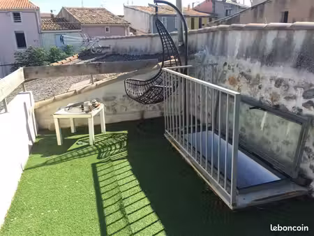 t3 d’environ 60 m² entièrement rénové avec goût avec terrasse