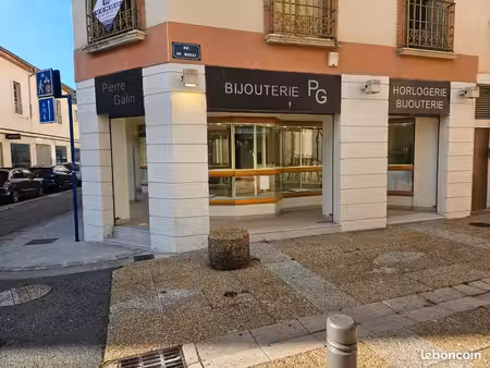 local commercial d'angle 60m² - rue de la république