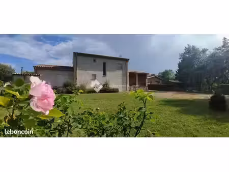 villa 6 pièces 170 m²