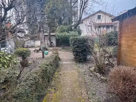 espace vert 250 m² + local fermé de 40 m²