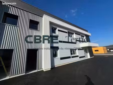 local d'activite 455 m² saint pierre des corps