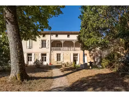 ancien internat renové avec studio en coeur de beaumont de lomagne